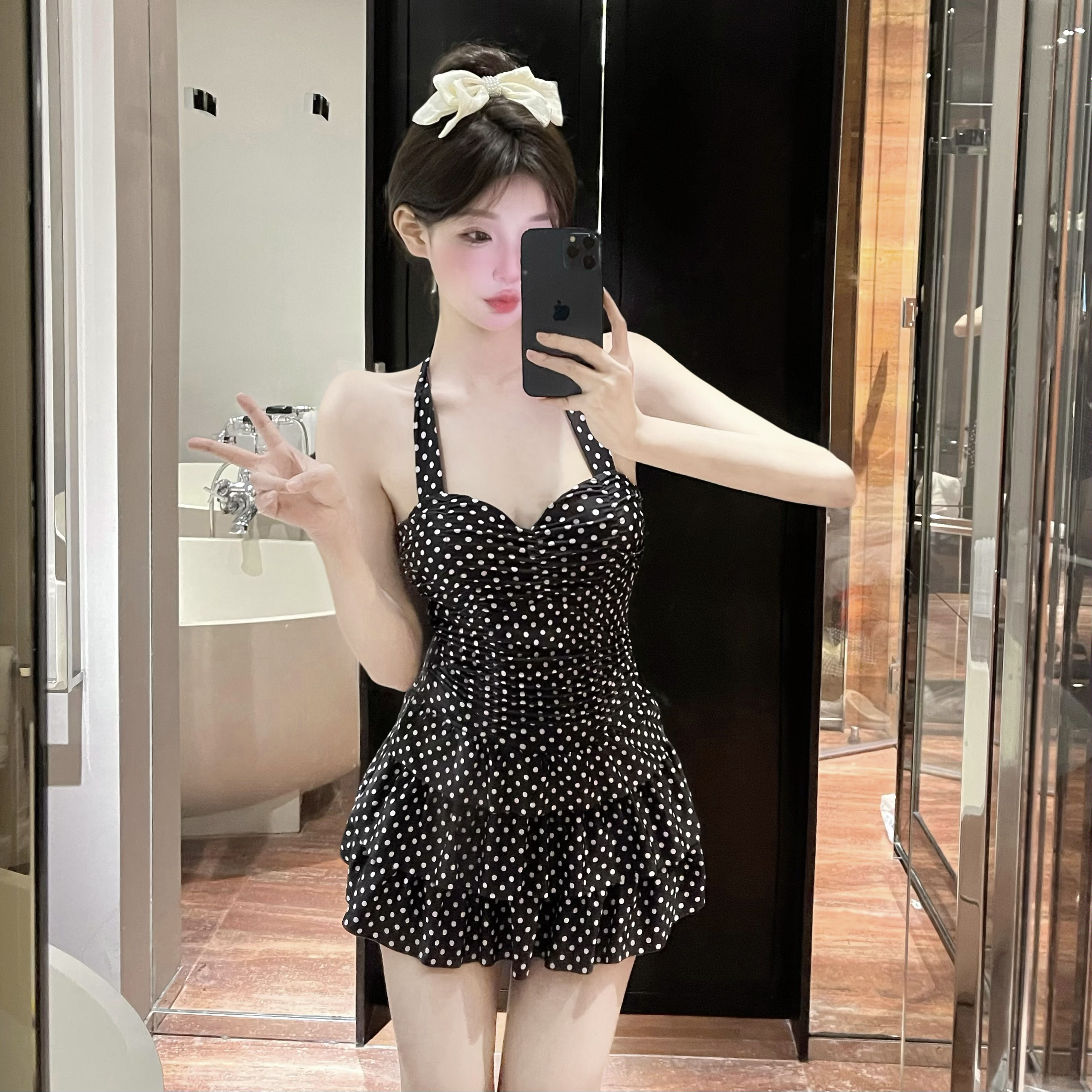 2025新款连体裙式泳衣女夏性感波点保守遮肉显瘦微胖女孩海边度假