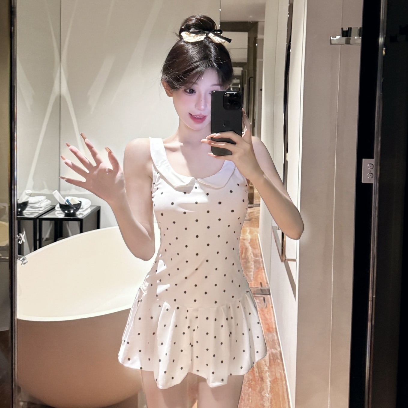 绝美2025波点吊带连体裙式泳衣