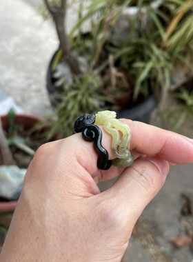 来料加工和田玉十二生肖戒指 可出售