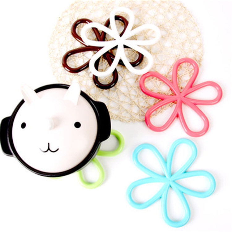 优质梅花形隔热垫 防滑餐桌PVC杯碗盘锅垫家居餐垫杯垫