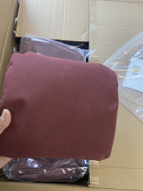 奥迪原厂颈枕红色全新原厂适合所有汽车颈枕头枕红色头枕