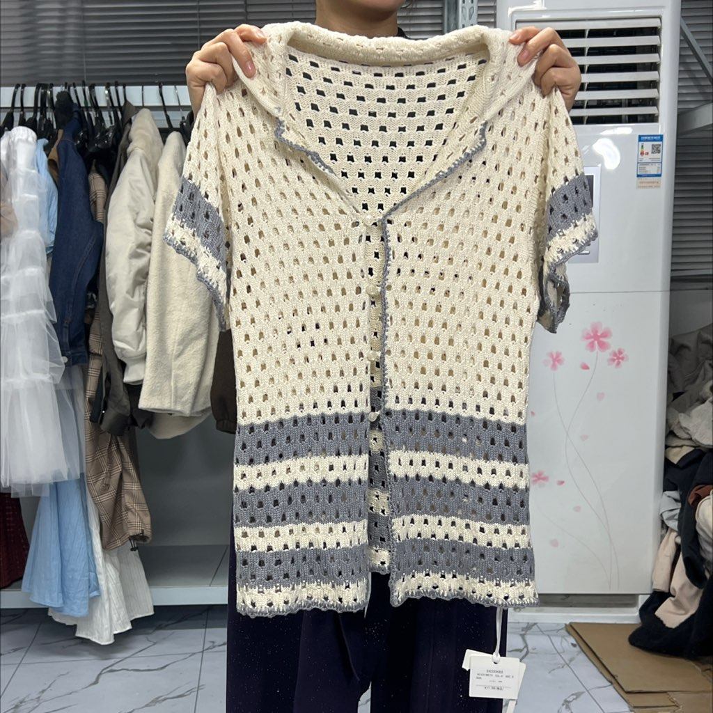 214，11700日元 S码的100胸围60长，人造丝钩织短袖