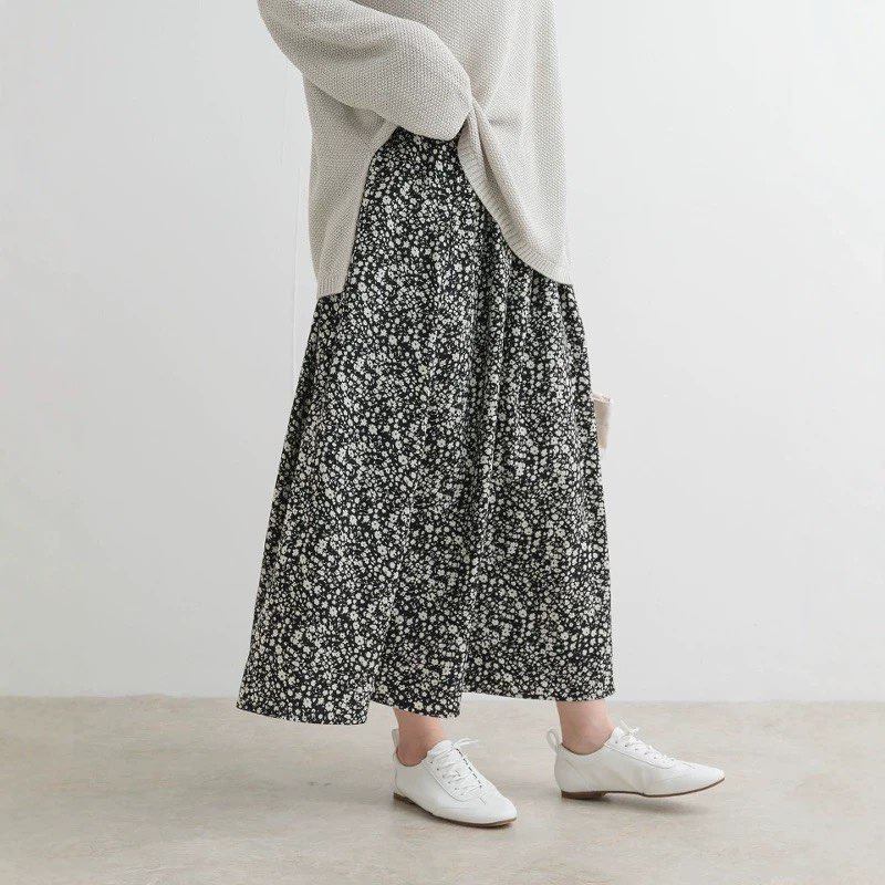 238，1.1W日元 黑色碎花半身裙