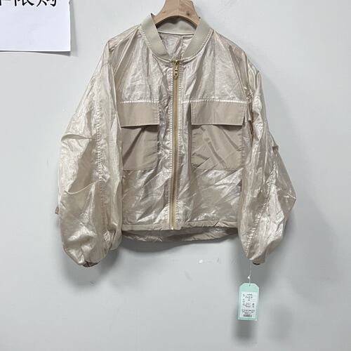 27500日元，LL码，贵牌Ki_La 外套，香槟色
