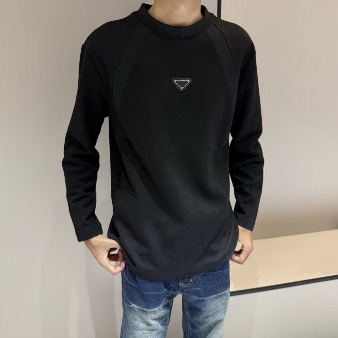 新款极简风黑色三角金属卫衣