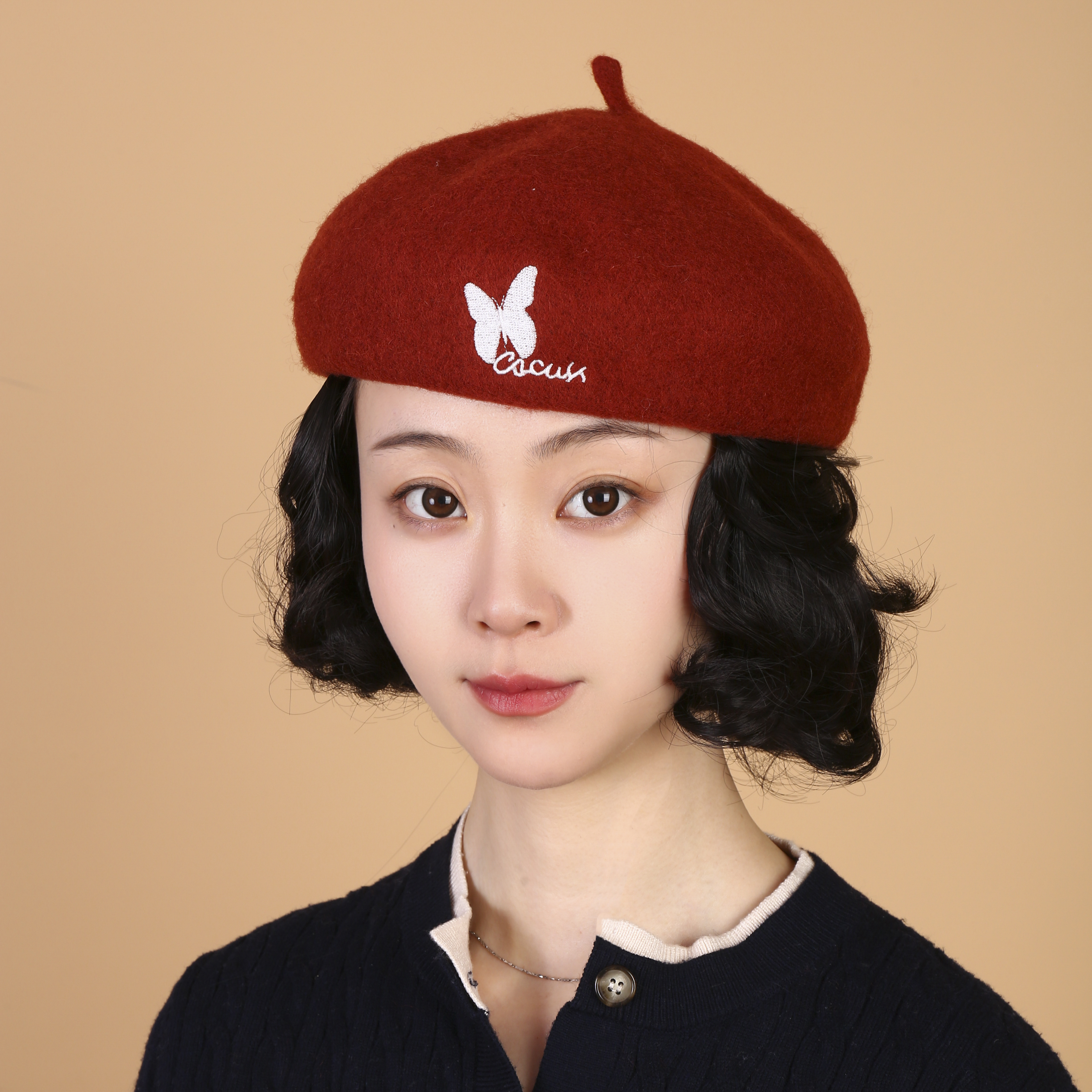 秋冬新款帽子假发一体女时尚妈妈贝雷帽中老年短卷发全头套假发帽