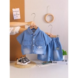 男童夏季套装2026新款字母双口袋喷白牛仔开衫短袖宝宝衬衫两件套