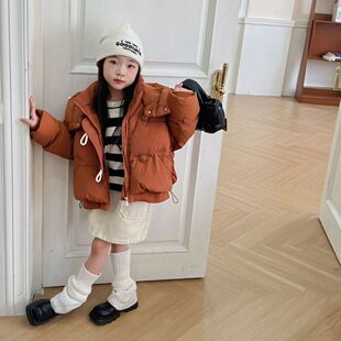 2024冬季新款洋气时髦牛角扣羽丝绒丝服女童连帽保暖冬季短款外套