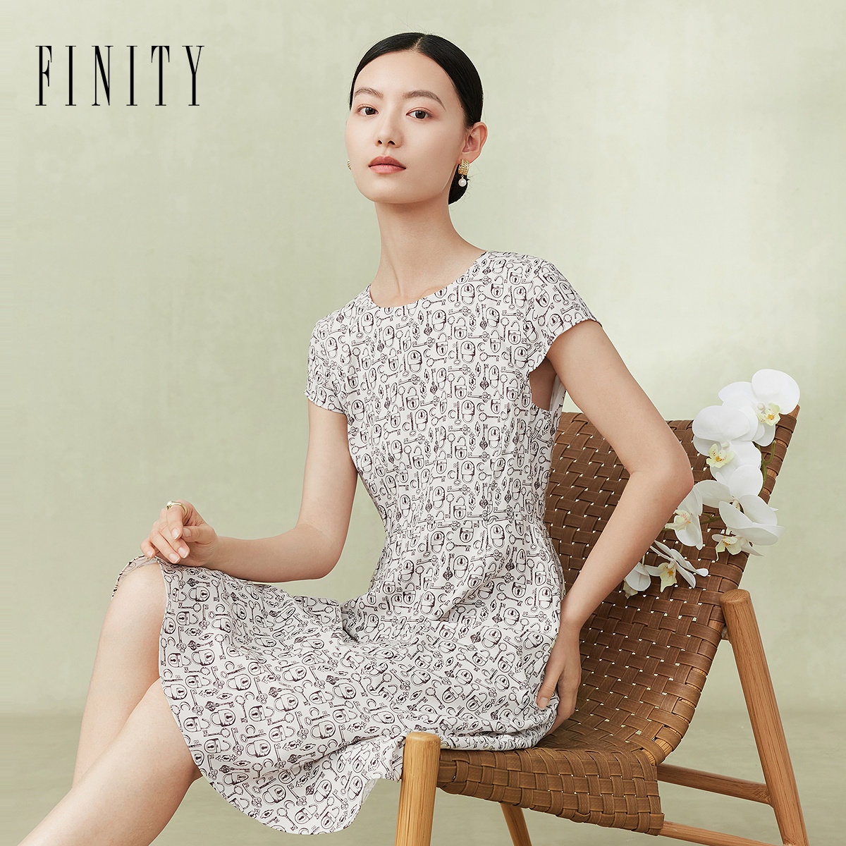 FINITY菲妮迪品牌连衣裙2024夏季时尚小飞袖设计感米底印花裙子女