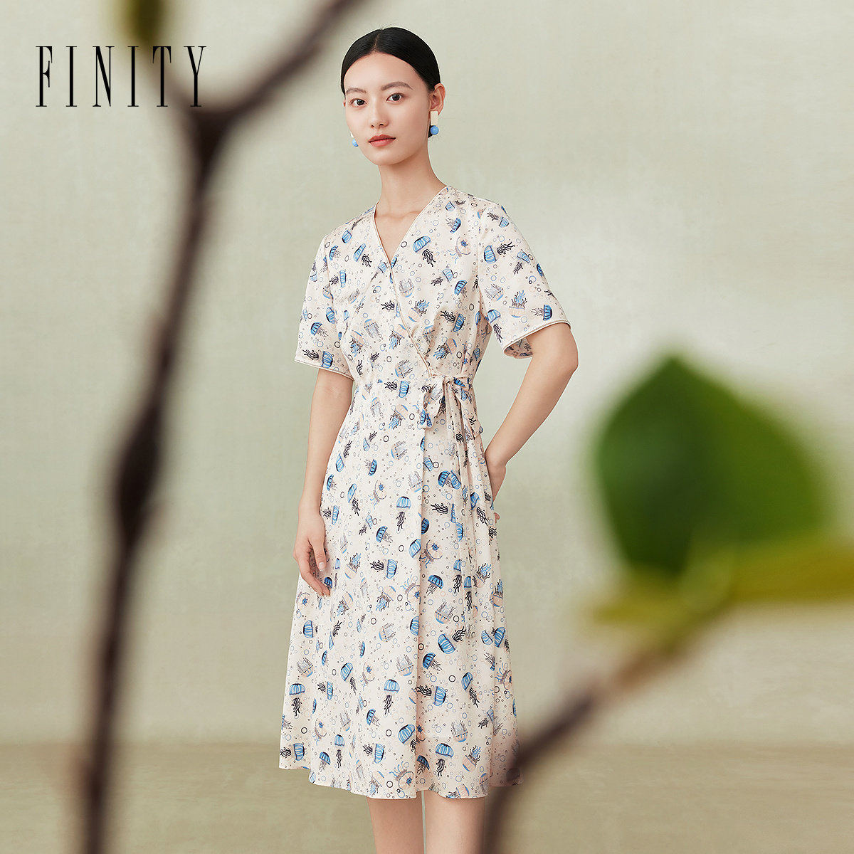 FINITY菲妮迪连衣裙2024夏季新品系带V领法式气质印花A字裙子女