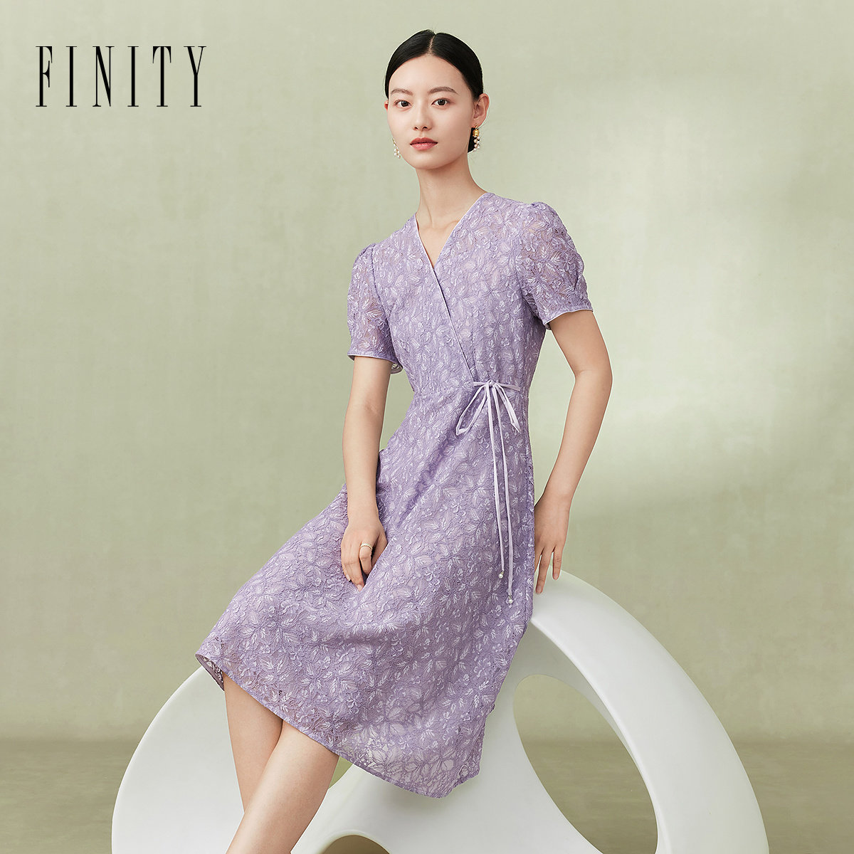 FINITY菲妮迪品牌连衣裙2024夏季简约时尚撞色V领系带收腰裙子女