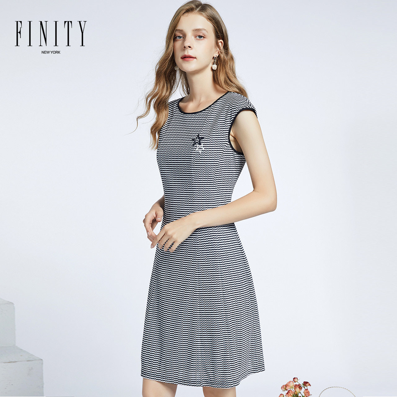 FINITY菲妮迪商场同款裙子女春夏无袖条纹连衣裙收腰显瘦背心裙