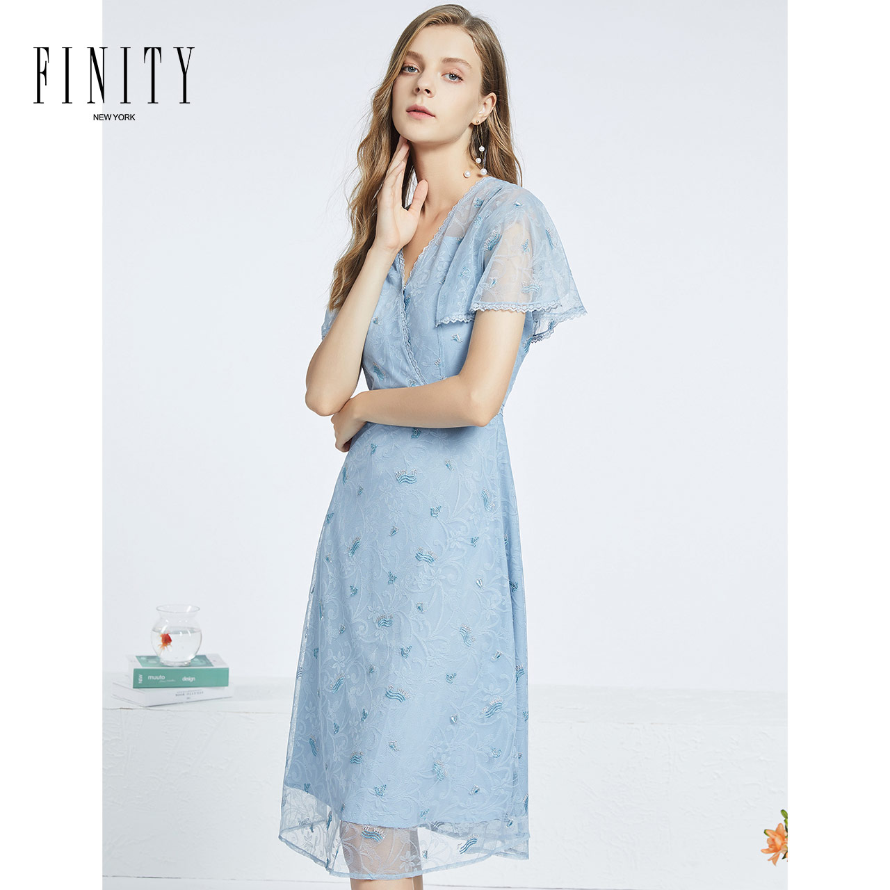 FINITY菲妮迪薄纱蕾丝连衣裙女春夏时尚V领不规则蓝色绣花裙子