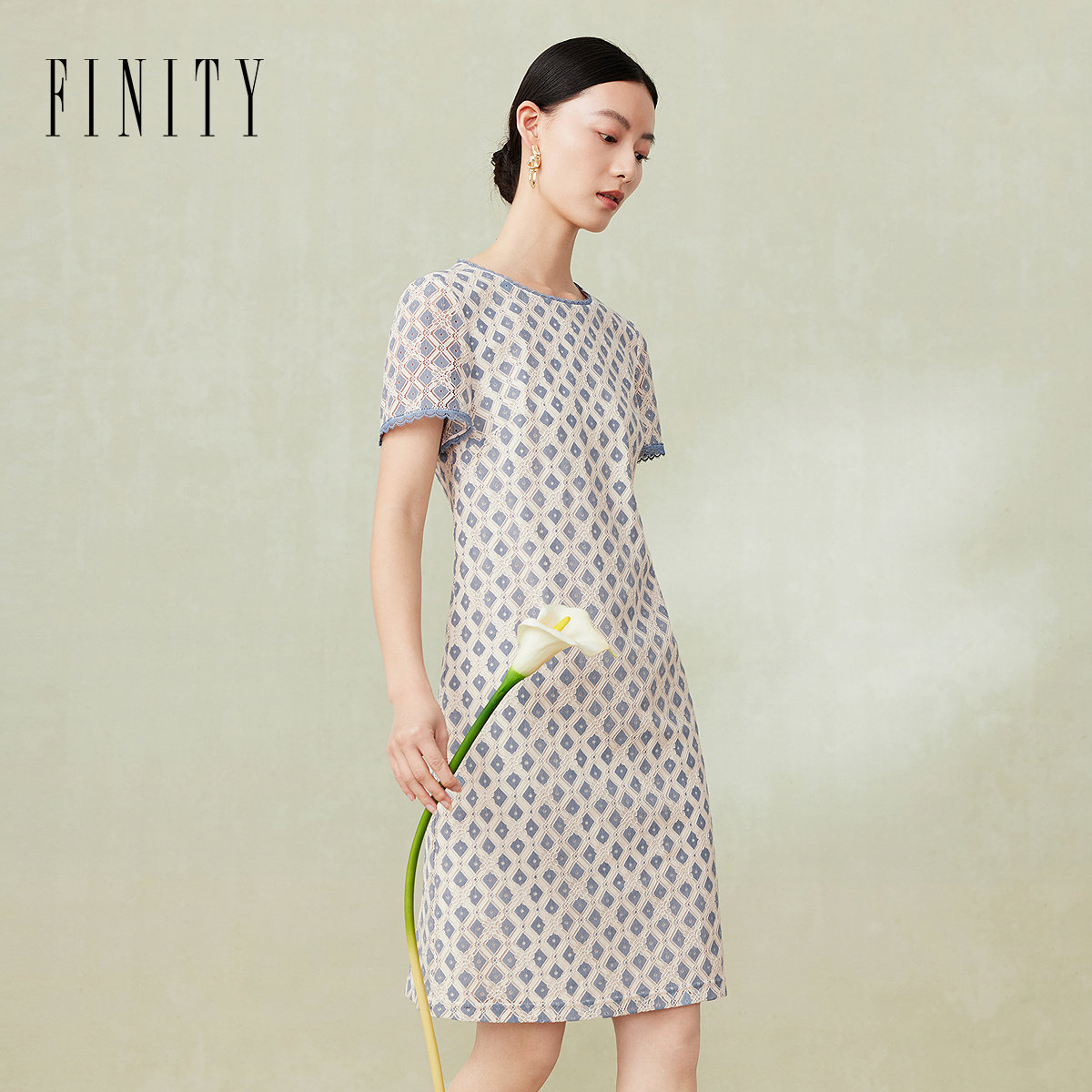 FINITY菲妮迪品牌连衣裙2024夏季简约蓝色提花蕾丝圆领洋气裙子女