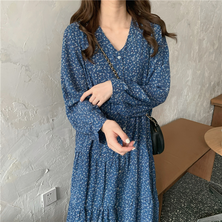 Korean version of INS soft floral V-neck mid length dress~