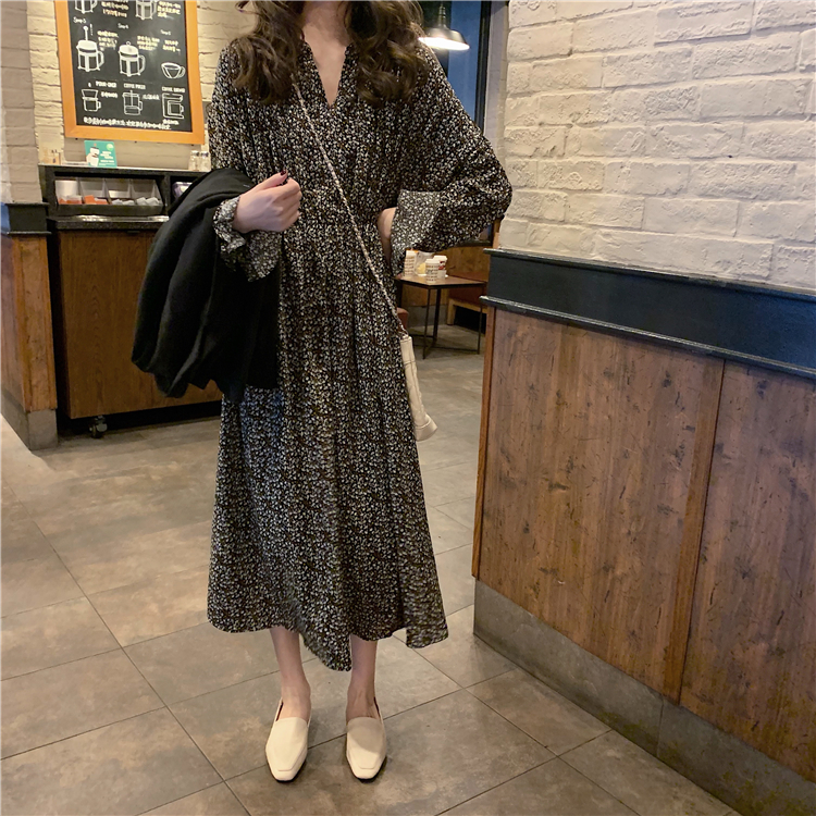 Real shot real price ~ Korean version of INS floral show thin V-neck waist back dress~