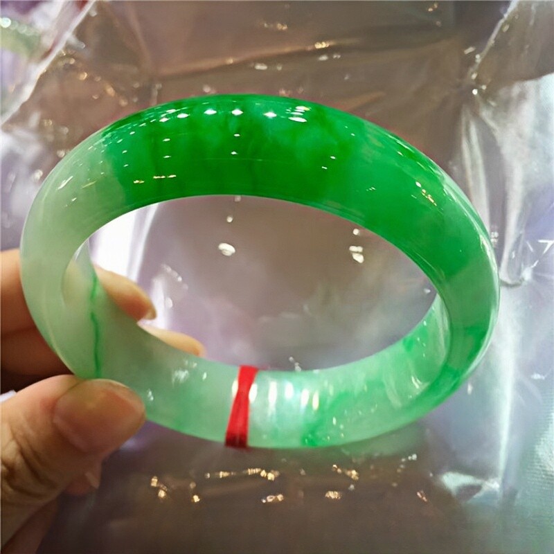 周z大福冰种飘阳绿翡翠玉手镯女缅甸翡翠正圈玉镯白底飘绿半山水