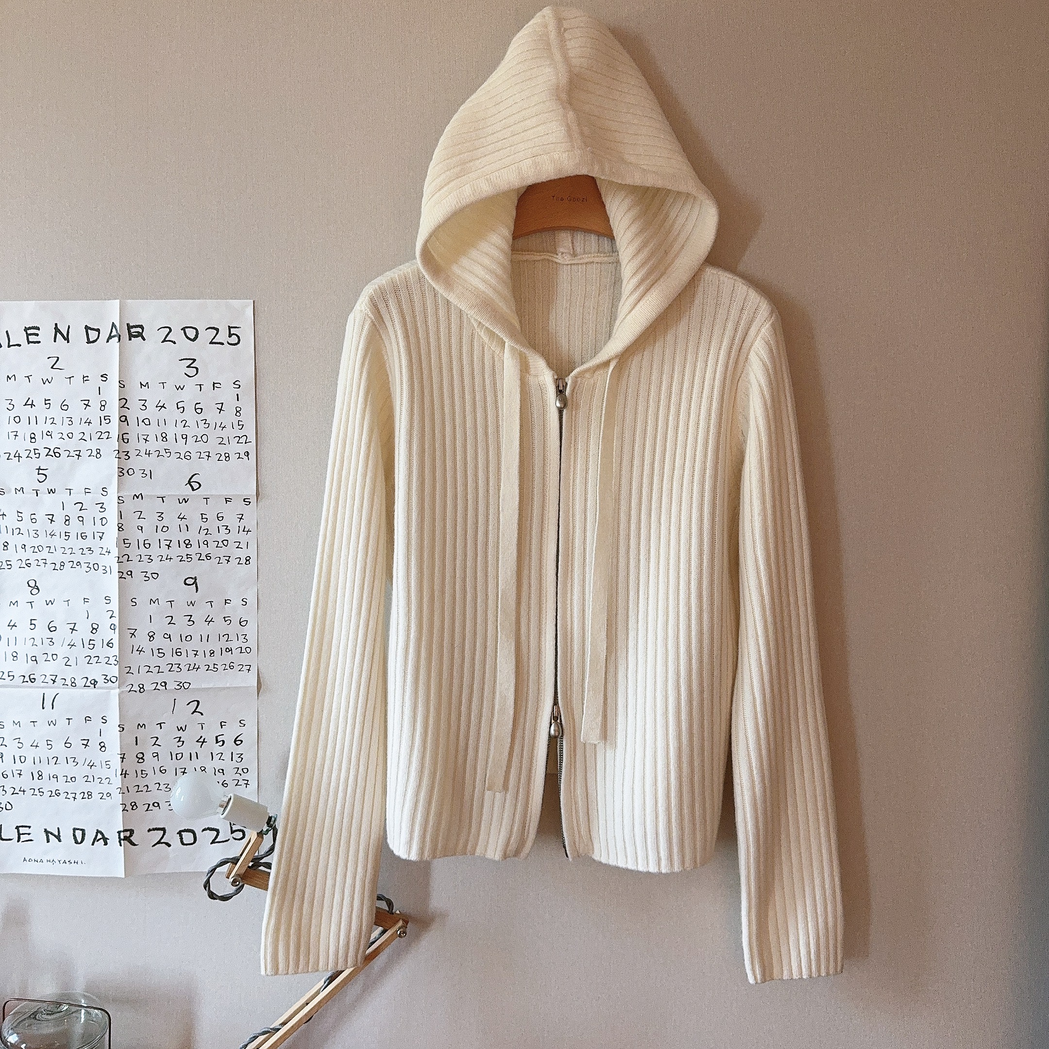 搭配师果子2025秋冬新款女装日韩时尚明月白连帽毛衣开衫双拉链潮