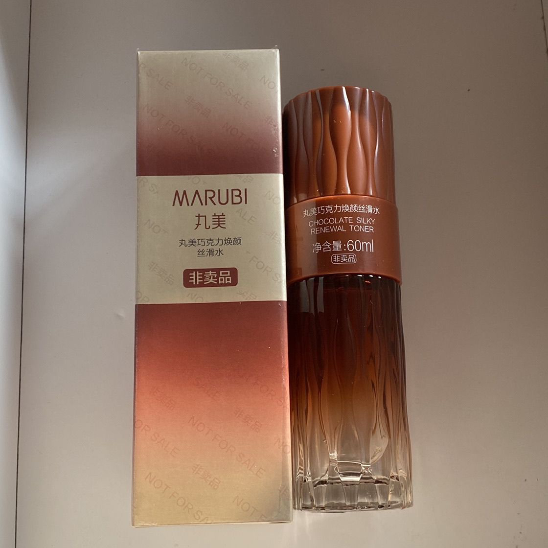 丸美巧克力青春焕颜丝滑水60ml(大样)保湿滋润非卖品字样介意勿拍