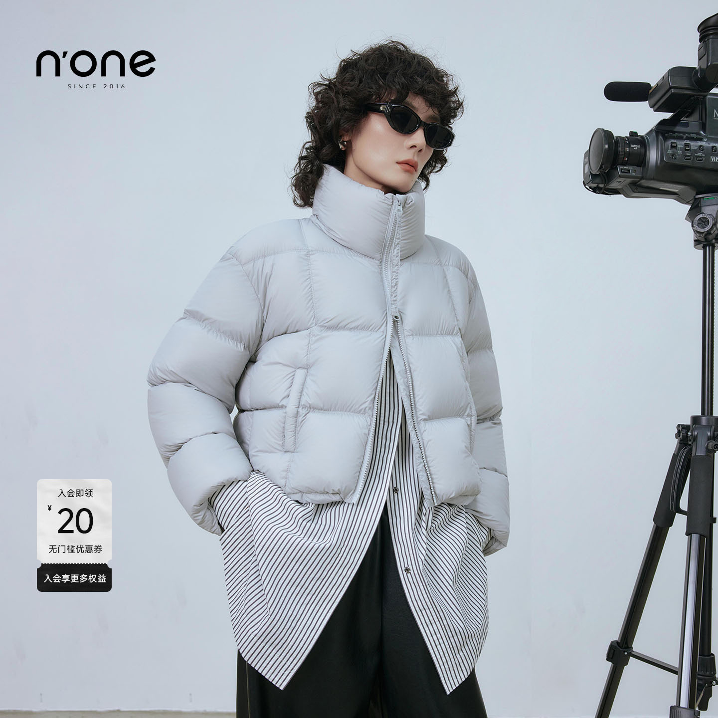 none短款箱型高领云朵泡芙羽绒服