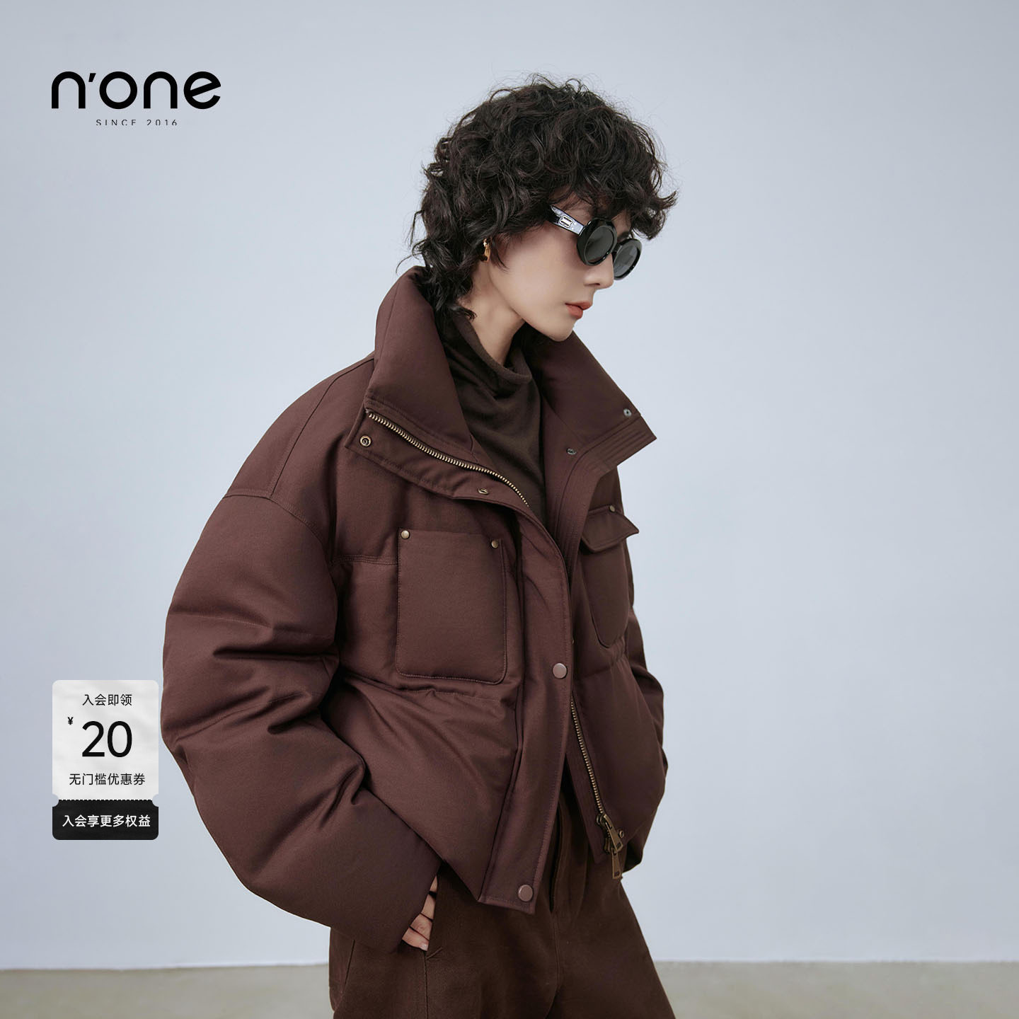 none时髦短款香蕉袖高领羽绒服