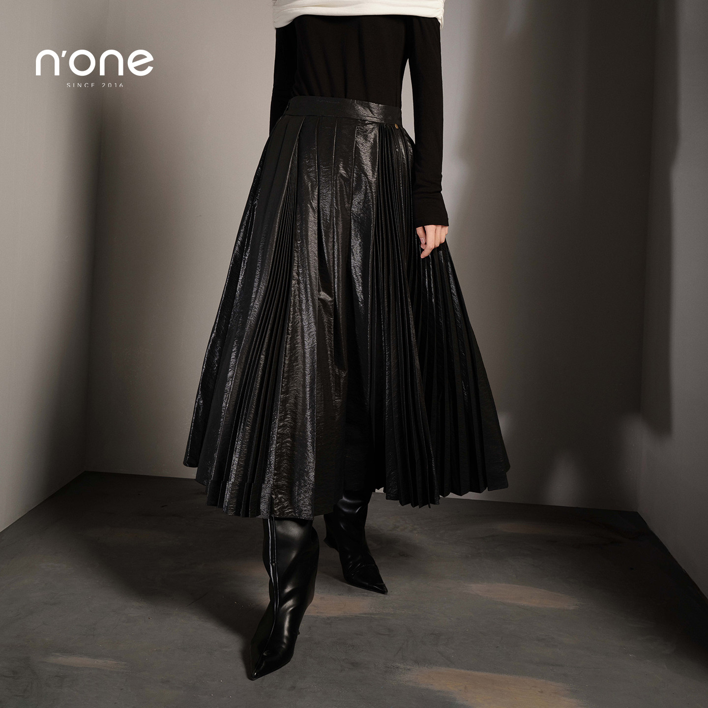 none摩登街头百褶大摆伞裙皮裙