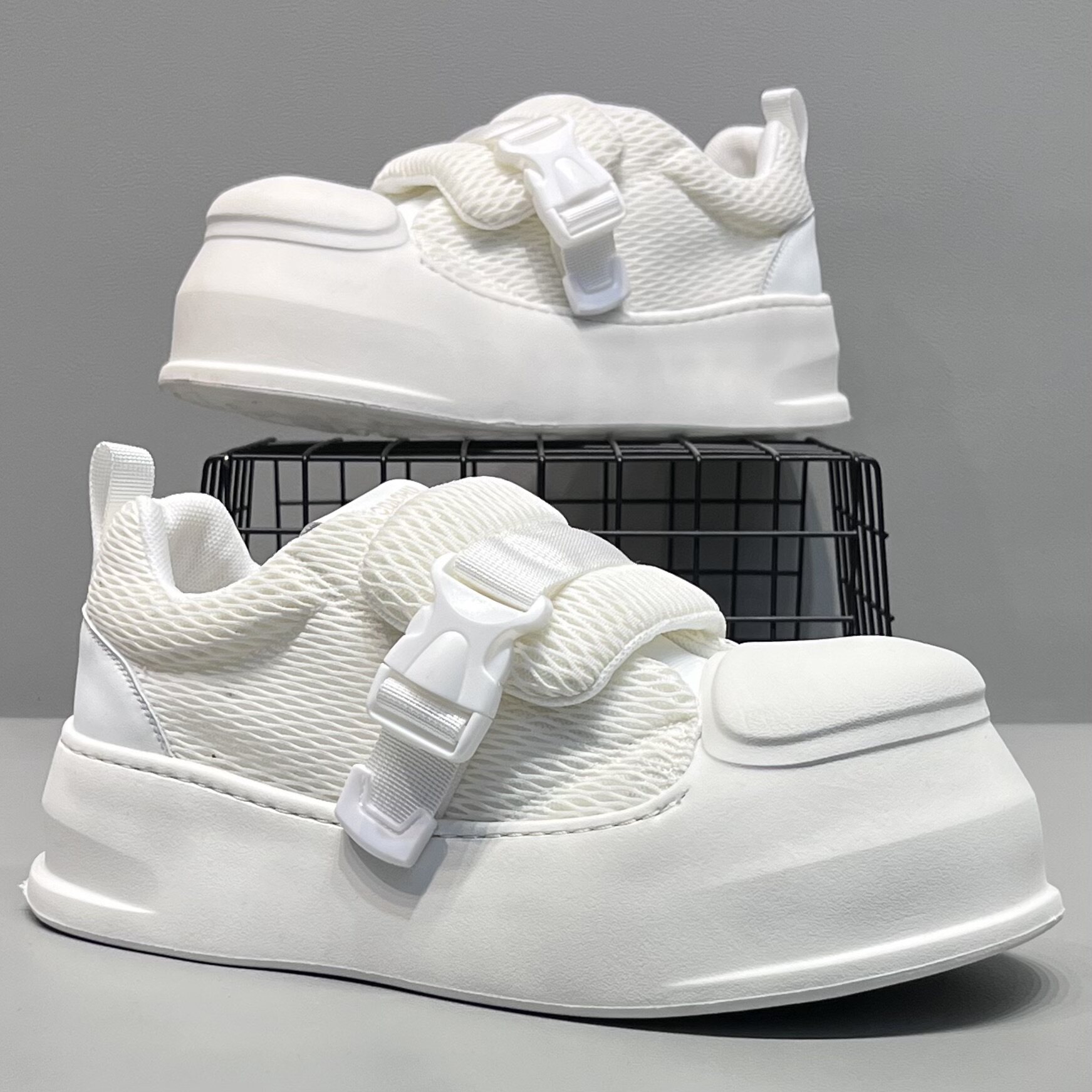 2026男鞋夏季新款透气网面鞋潮流时尚厚底增高搭扣大头休闲鞋男款