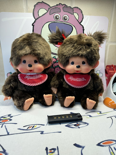 蒙奇奇 monchhichi 日本正版 坐姿 M号 基本款 吃手 红围兜 男女