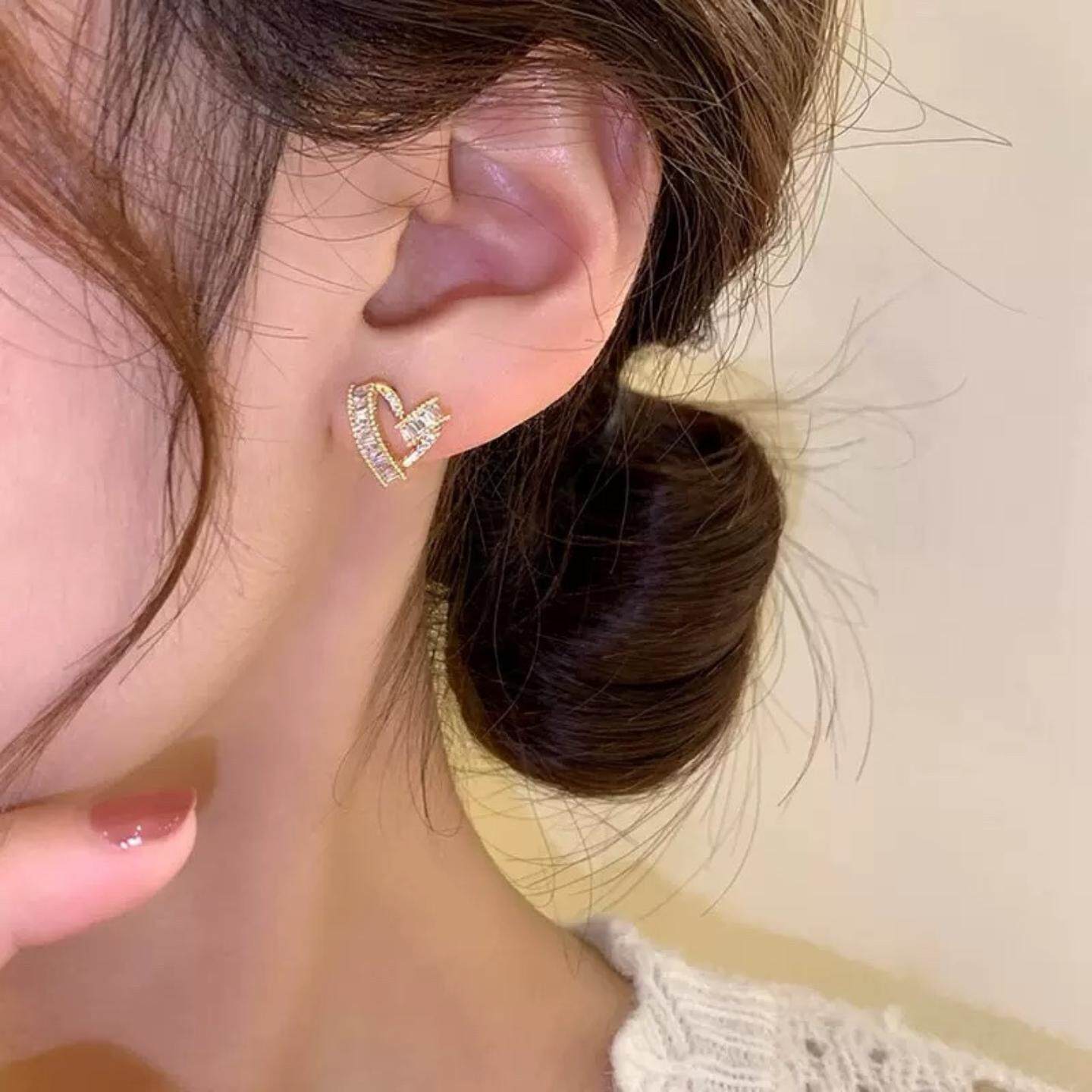 心动轨迹银针锆石爱心耳钉女精致