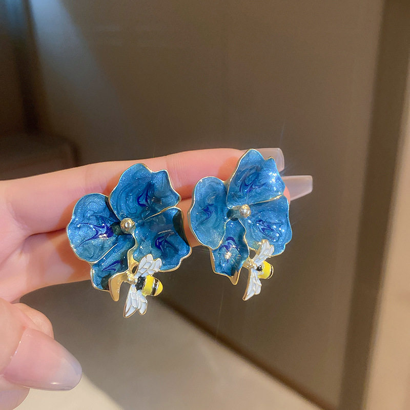 银针彩绘蜜蜂花朵耳环韩国设计高级感夸张耳钉新款潮流耳饰女