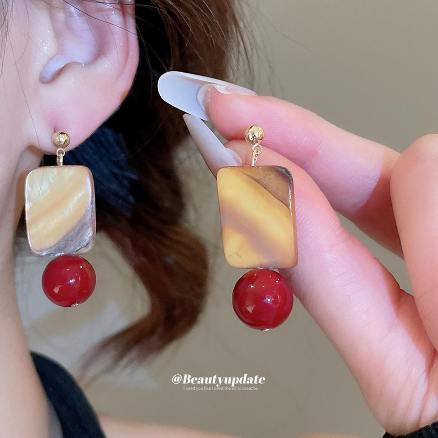 银针方形贝壳红色珠子吊坠耳环新中式复古气质耳钉轻奢高级感耳饰