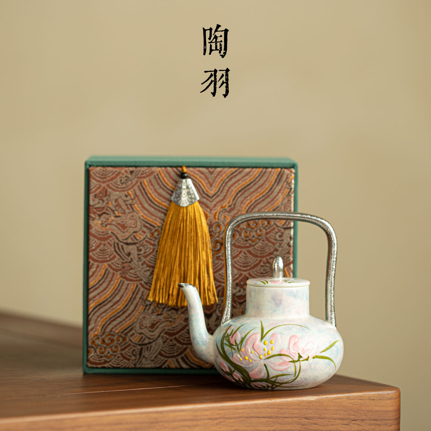 鎏钛手绘云涧桃影提梁茶壶家用陶瓷泡茶壶轻奢高档功夫茶具礼盒装