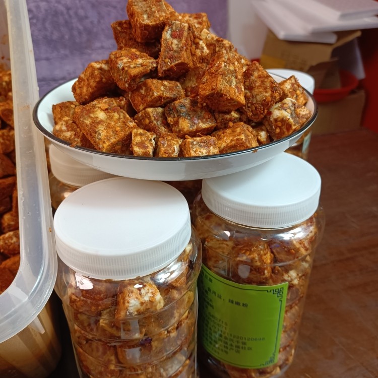 湖北红安特产下饭菜臭豆腐太阳晒过自然发酵臭豆腐