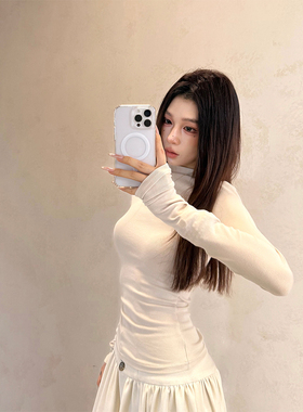 MaxMooroe极简淡人感%半高领纯欲辣妹长袖T恤女秋收腰显瘦打底衫