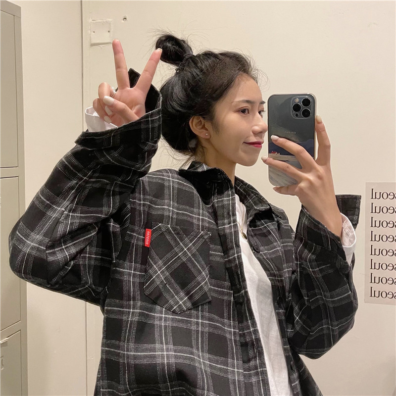 Real photo: Plaid Shirt women's autumn shirt fashion Hong Kong Style coat couple's casual bottom coat