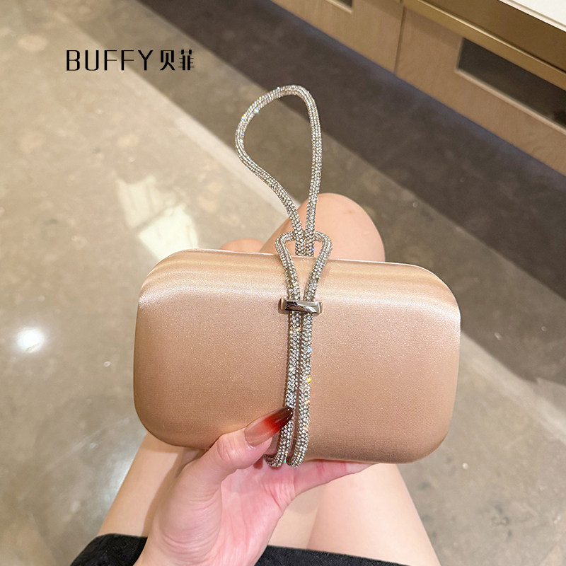 晚宴搭配旗袍手提小包包