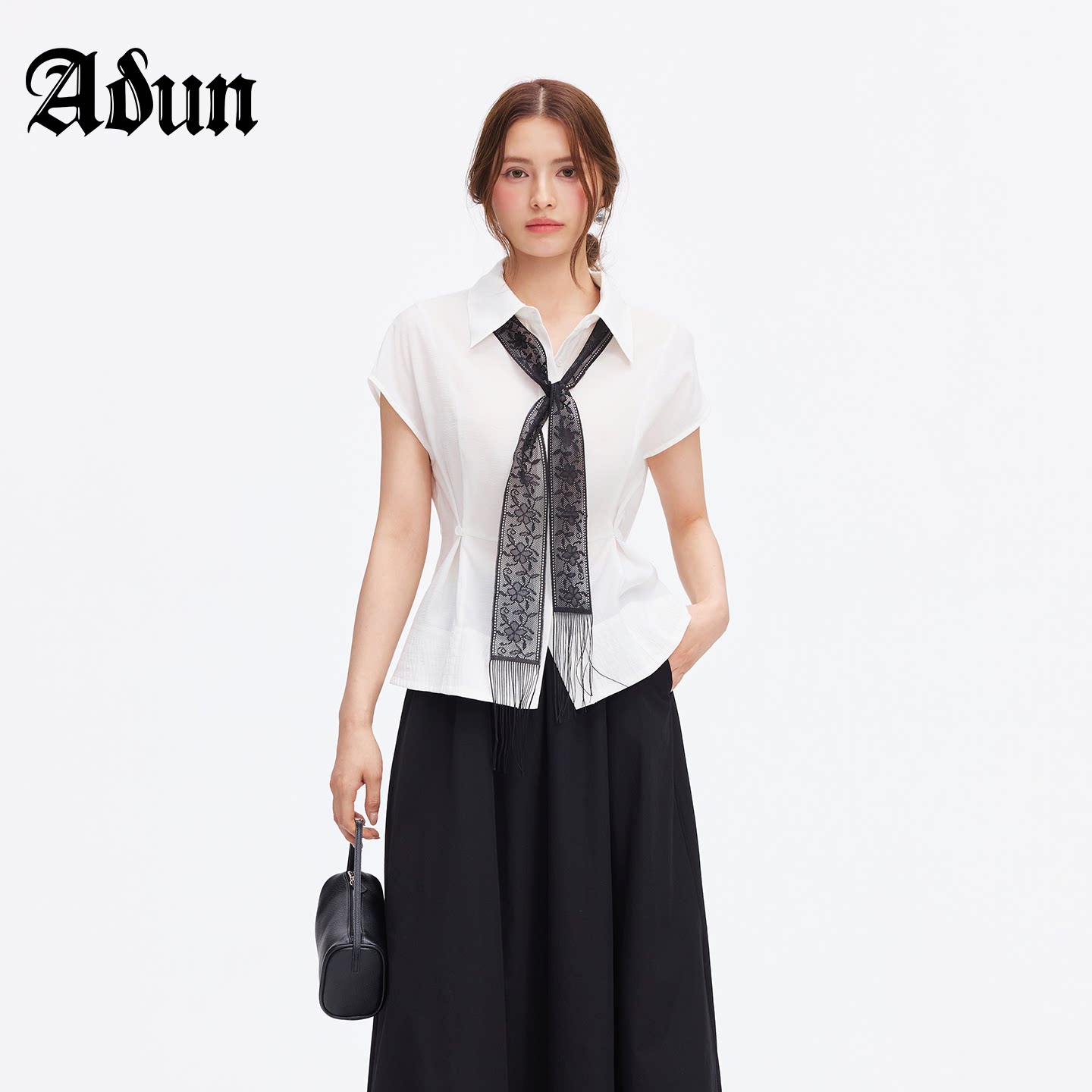 Abun【商场同款】2026年夏季新品温柔风翻领收腰白衬衫短袖上衣女图片