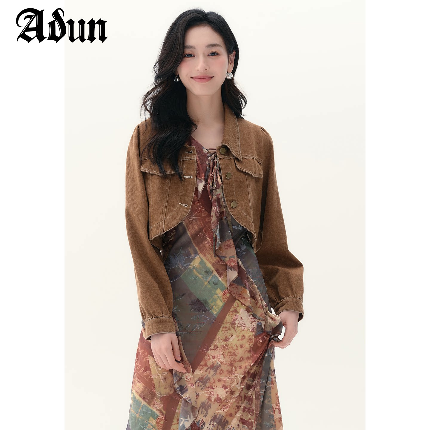Abun【商场同款】2026秋季新品法式复古卡其色短外套时尚气质