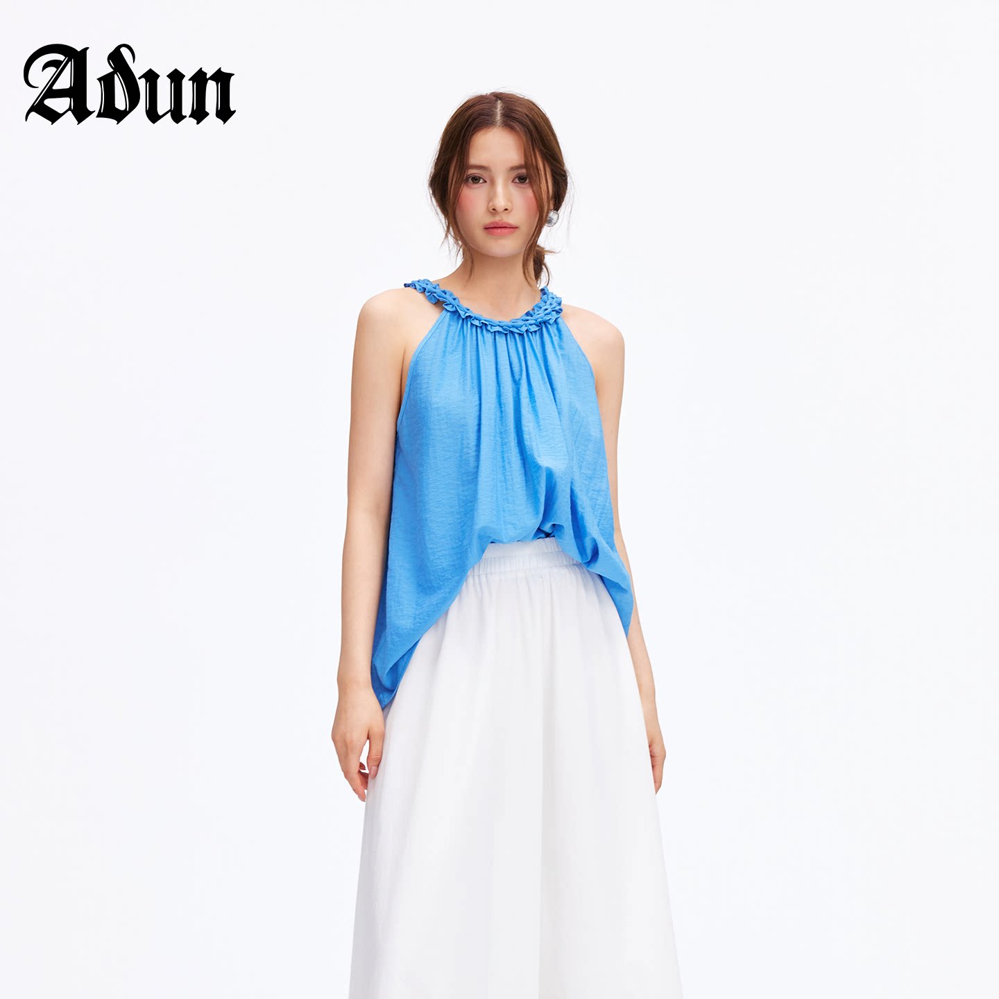 Abun【商场同款】2026 夏季新品挂脖无袖背心女遮肉显瘦上衣女图片