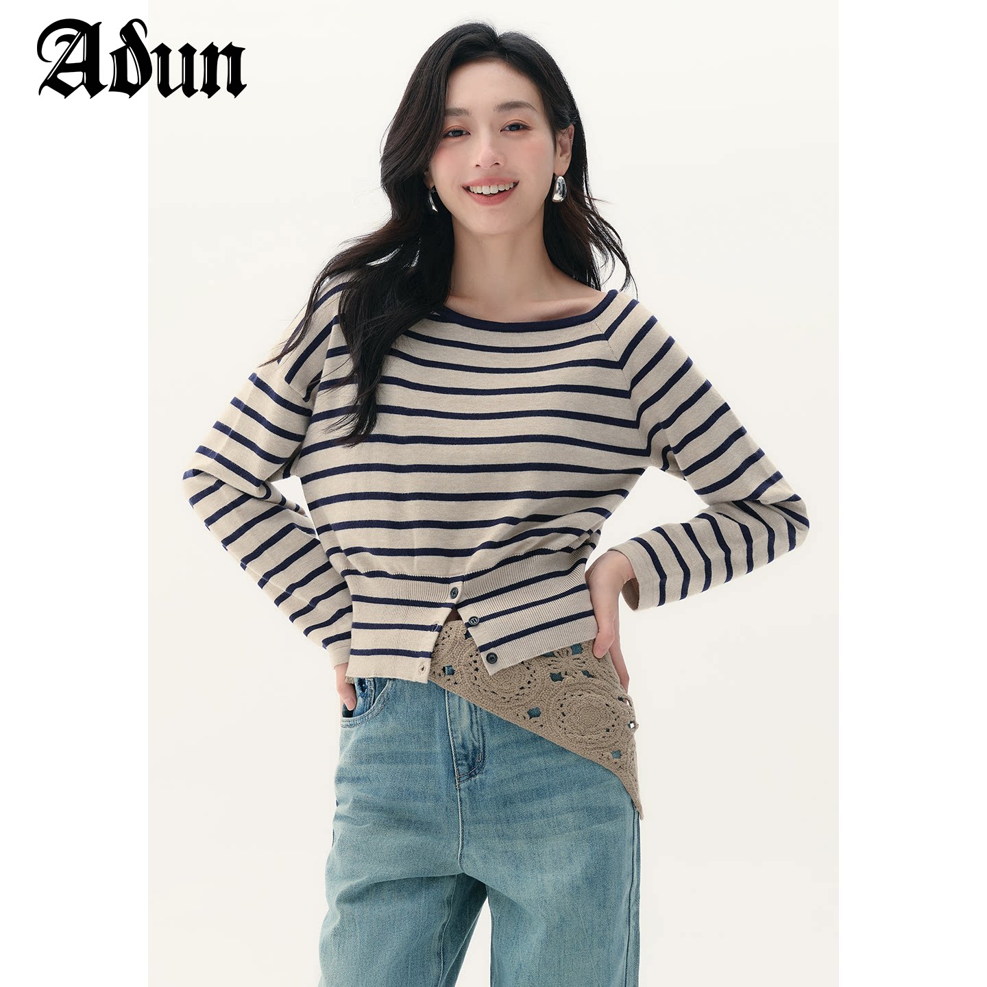 Abun【商场同款】2026秋季新品圆领条纹针织上衣女修身舒适