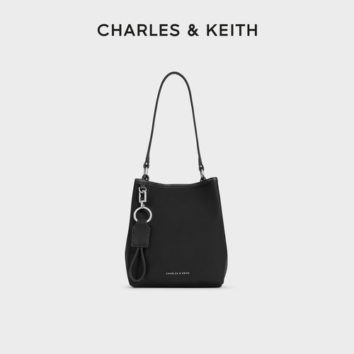 轻盈尼龙水桶包CHARLES&KEITH