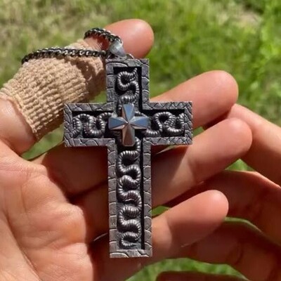 Exquisite Silver Cross Pendant 精美银十字架吊坠鱿鱼电视