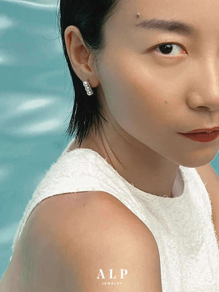 优雅轻奢艺术平衡木迷你珍珠耳环