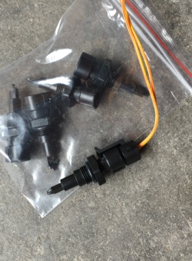 东风天龙大力神油水分离器19816黑色传感器插头大梁沉淀杯传感器