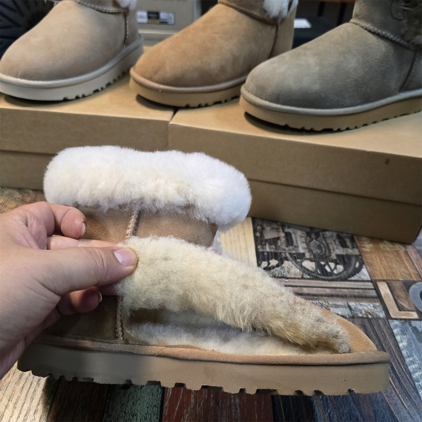 牛角扣羊皮毛一体雪地靴