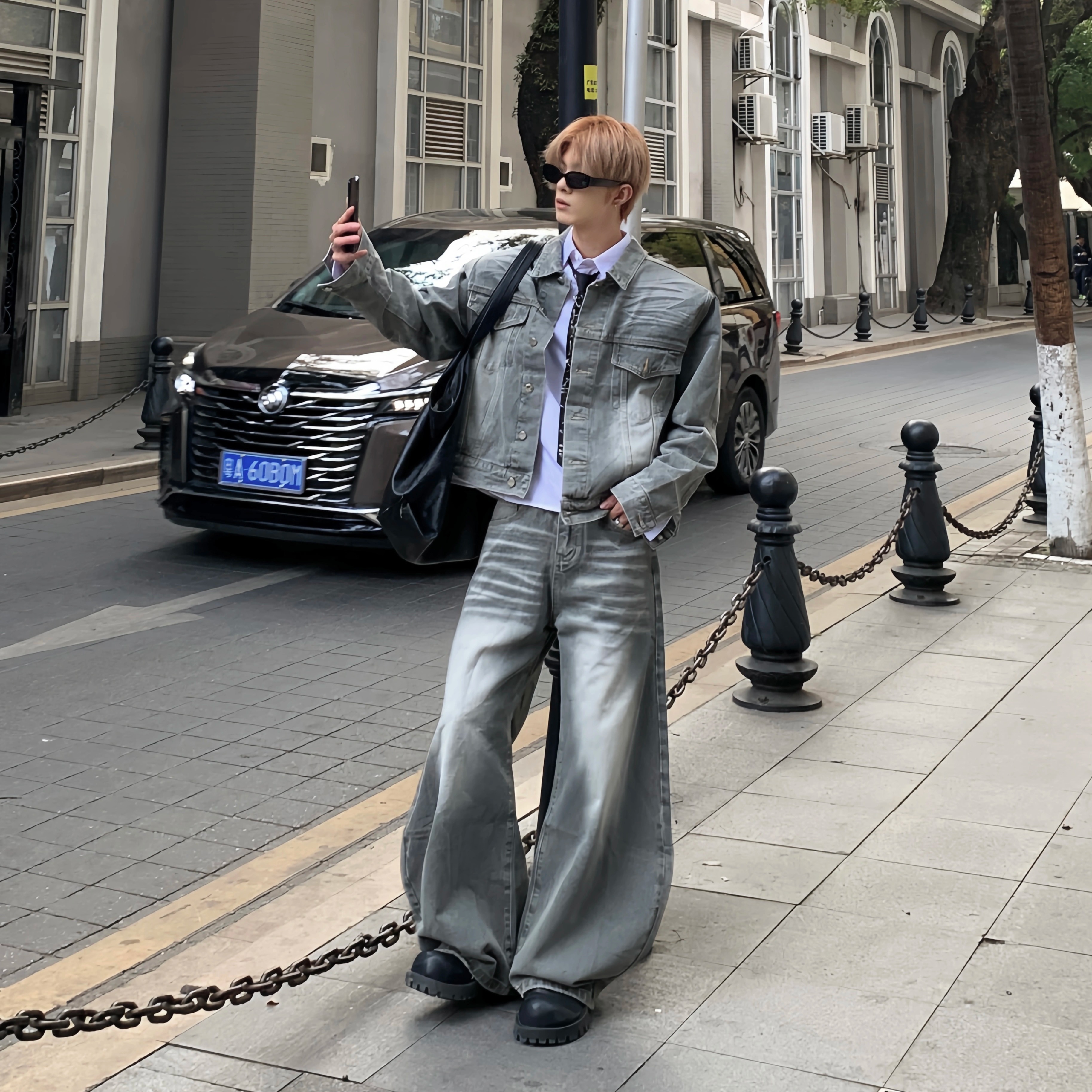 磨白做旧复古牛仔套装弯刀裤