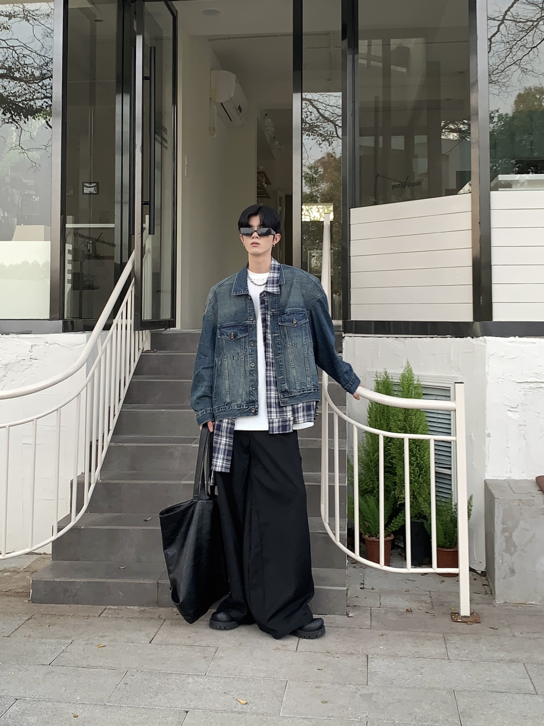 不规则拼接假两件牛仔外套男