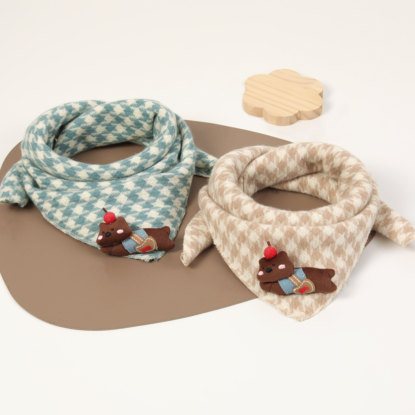 秋冬儿童三角巾卡通小狗格子男孩女童户外防风保暖围巾护颈微博