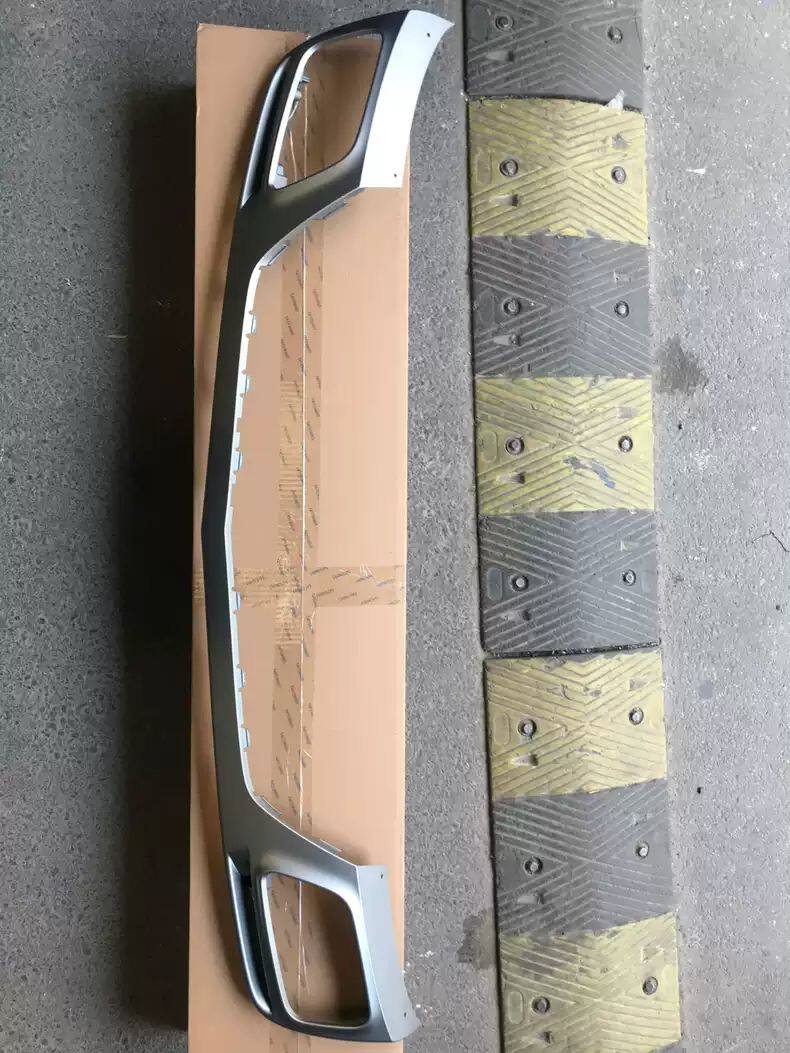 适用凯迪拉克XT4 XT5后杠下饰板后排气管尾喉饰板