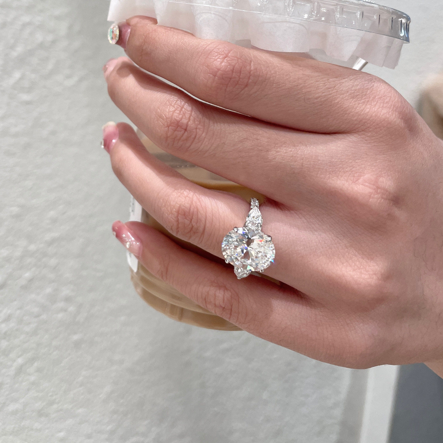 小众设计师hw三钻石戒指女纯银7克拉鸽子蛋结婚钻戒微黄轻奢礼物